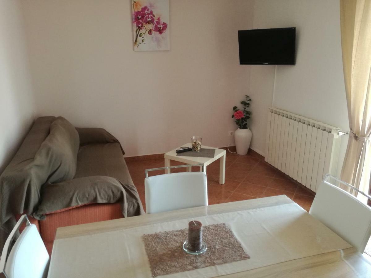 Apartment Vesna Veleniki Exteriör bild